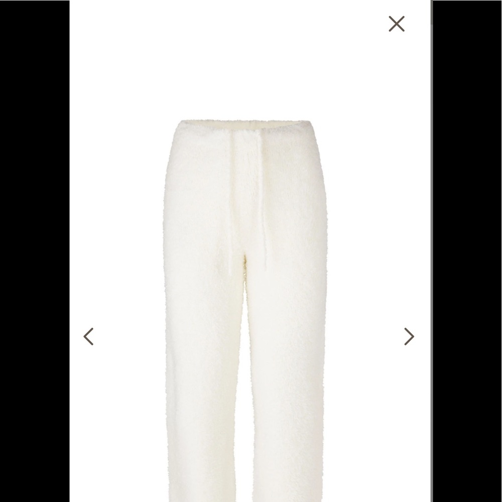 Worn once! SKIMS cozy collection joggers. Color -bone (cream)